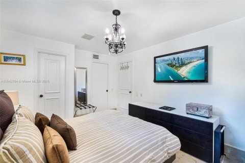 Townhouse in Miami, Florida 5 bedrooms, 374.86 sq.m. № 1940213 - photo 24