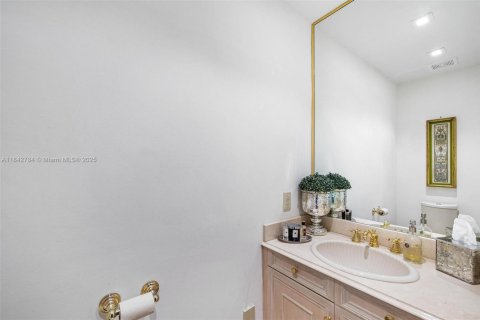 Townhouse in Miami, Florida 5 bedrooms, 374.86 sq.m. № 1940213 - photo 22