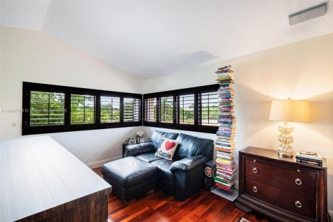 Townhouse in Miami, Florida 5 bedrooms, 374.86 sq.m. № 1940213 - photo 17