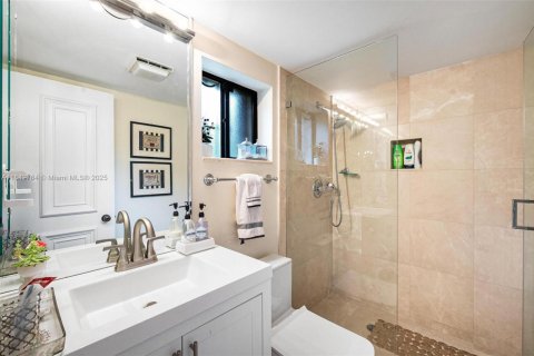 Townhouse in Miami, Florida 5 bedrooms, 374.86 sq.m. № 1940213 - photo 23