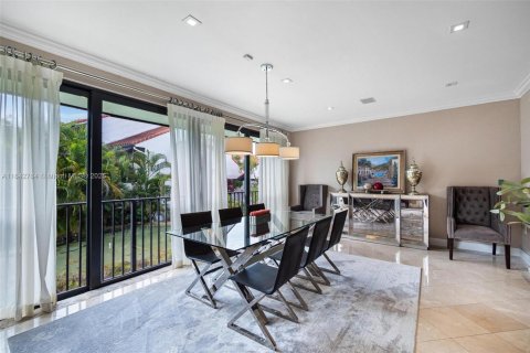 Townhouse in Miami, Florida 5 bedrooms, 374.86 sq.m. № 1940213 - photo 2