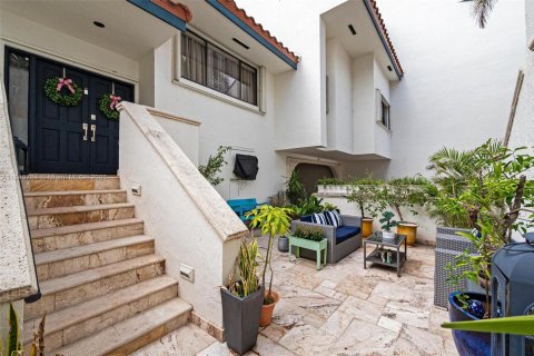 Townhouse in Miami, Florida 5 bedrooms, 374.86 sq.m. № 1940213 - photo 29