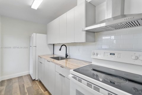 Apartment in Hollywood, Florida 1 bedroom, 63.17 sq.m. № 2031786 - photo 12