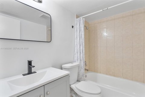 Apartment in Hollywood, Florida 1 bedroom, 63.17 sq.m. № 2031786 - photo 10