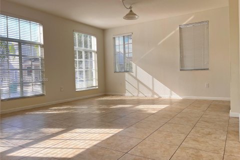 Casa en alquiler en Homestead, Florida, 3 dormitorios, 260.03 m2 № 1941101 - foto 5