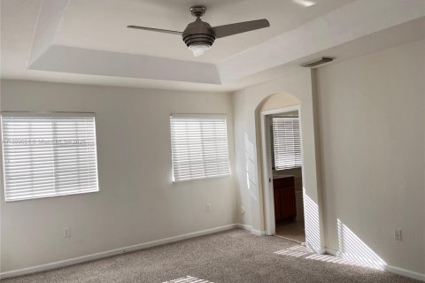 Снять в аренду виллу или дом в Хомстед, Флорида 3 спальни, 260.03м2, № 1941101 - фото 12