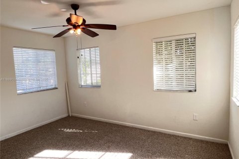 Снять в аренду виллу или дом в Хомстед, Флорида 3 спальни, 260.03м2, № 1941101 - фото 18