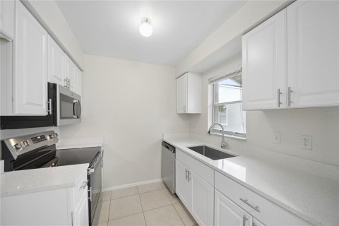 Adosado en venta en Lake Mary, Florida, 2 dormitorios, 86.77 m2 № 2210100 - foto 13