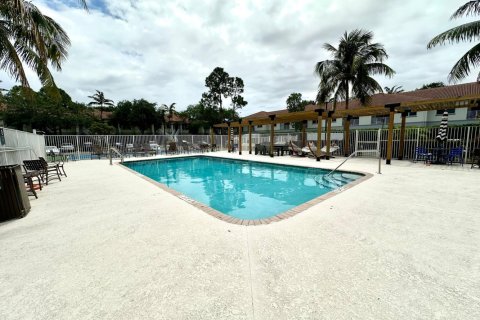 Apartamento en alquiler en West Palm Beach, Florida, 2 dormitorios, 102.19 m2 № 1225833 - foto 1