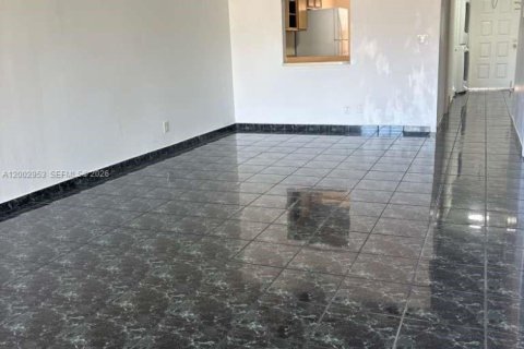 Снять в аренду кондоминиум в Уэст-Палм-Бич, Флорида 2 спальни, 95.32м2, № 2066428 - фото 4