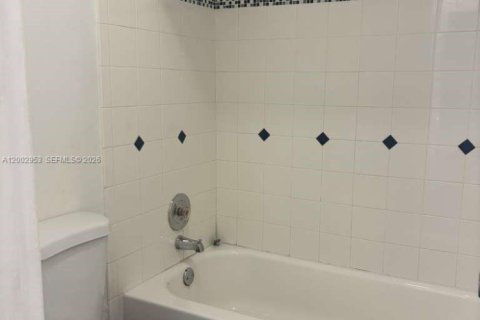 Снять в аренду кондоминиум в Уэст-Палм-Бич, Флорида 2 спальни, 95.32м2, № 2066428 - фото 20