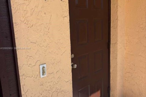 Снять в аренду кондоминиум в Уэст-Палм-Бич, Флорида 2 спальни, 95.32м2, № 2066428 - фото 3