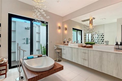 Купить виллу или дом в Сарасота, Флорида 9 комнат, 391.77м2, № 2108049 - фото 16