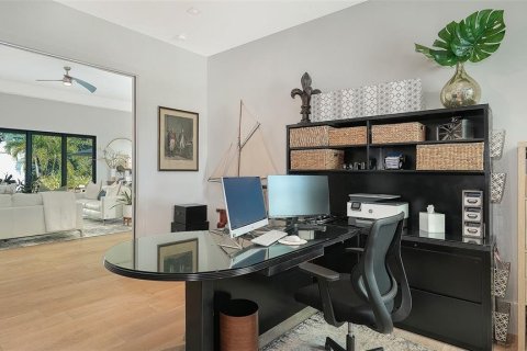 Купить виллу или дом в Сарасота, Флорида 9 комнат, 391.77м2, № 2108049 - фото 11