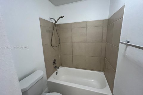 Condominio en alquiler en Miramar, Florida, 2 dormitorios, 100.71 m2 № 2019741 - foto 10