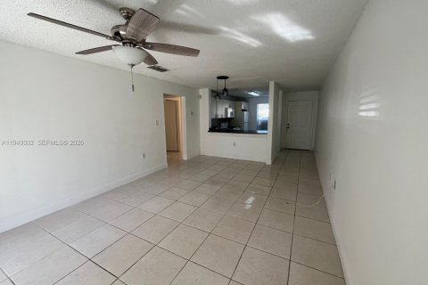 Condominio en alquiler en Miramar, Florida, 2 dormitorios, 100.71 m2 № 2019741 - foto 7