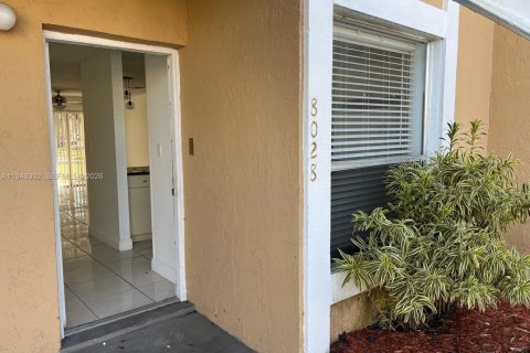 Condominio en Miramar, Florida, 2 dormitorios  № 2019741