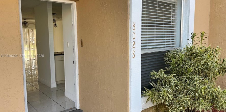 Condominio en Miramar, Florida, 2 dormitorios  № 2019741