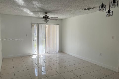 Condominio en alquiler en Miramar, Florida, 2 dormitorios, 100.71 m2 № 2019741 - foto 6