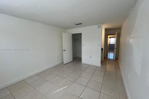 Condominio en alquiler en Miramar, Florida, 2 dormitorios, 100.71 m2 № 2019741 - foto 16