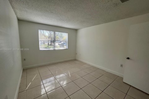 Condominio en alquiler en Miramar, Florida, 2 dormitorios, 100.71 m2 № 2019741 - foto 12