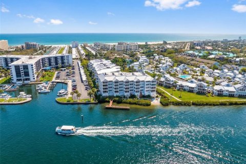 Condo in Sarasota, Florida, 2 bedrooms № 2204164