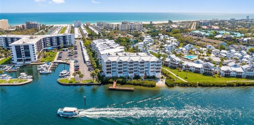Condo in Sarasota, Florida, 2 bedrooms  № 2204164