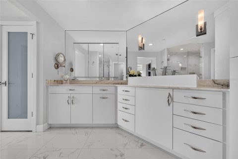 Condo in Sarasota, Florida, 2 bedrooms  № 2204164 - photo 26