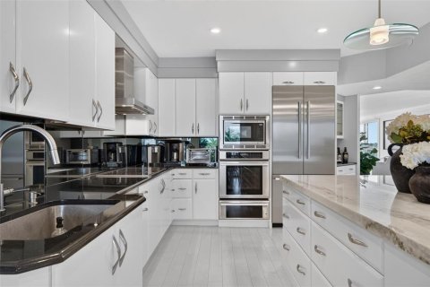 Condo in Sarasota, Florida, 2 bedrooms  № 2204164 - photo 8