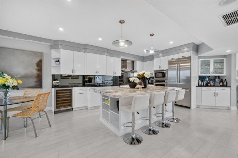 Condo in Sarasota, Florida, 2 bedrooms  № 2204164 - photo 14