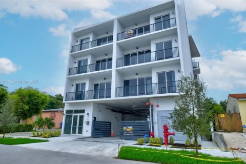 Villa ou maison à louer à Miami, Floride: 3 chambres, 120.77 m2 № 1933057 - photo 1