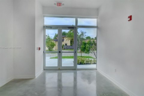 Villa ou maison à louer à Miami, Floride: 3 chambres, 120.77 m2 № 1933057 - photo 4
