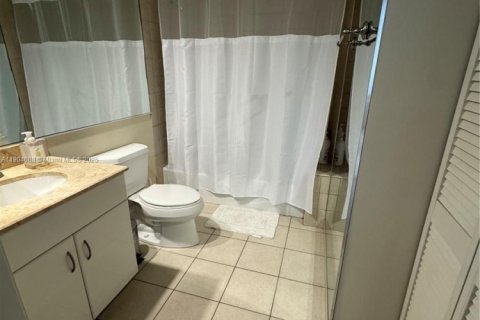 Снять в аренду квартиру в Майами, Флорида 2 спальни, 121.05м2, № 1954850 - фото 21