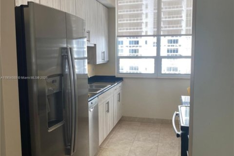 Снять в аренду квартиру в Майами, Флорида 2 спальни, 121.05м2, № 1954850 - фото 26