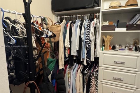 Снять в аренду квартиру в Майами, Флорида 2 спальни, 121.05м2, № 1954850 - фото 16