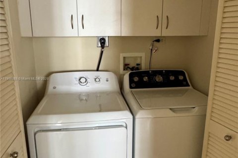 Снять в аренду квартиру в Майами, Флорида 2 спальни, 121.05м2, № 1954850 - фото 17