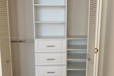 Снять в аренду квартиру в Майами, Флорида 2 спальни, 121.05м2, № 1954850 - фото 23