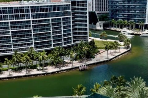 Снять в аренду квартиру в Майами, Флорида 2 спальни, 121.05м2, № 1954850 - фото 2