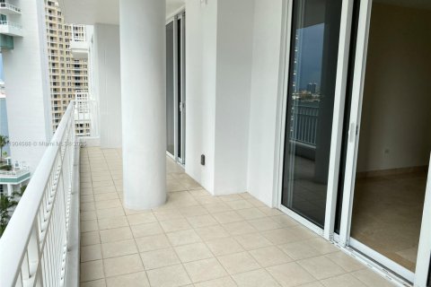 Снять в аренду квартиру в Майами, Флорида 2 спальни, 121.05м2, № 1954850 - фото 4