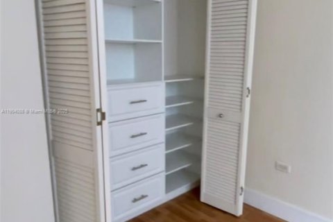 Снять в аренду квартиру в Майами, Флорида 2 спальни, 121.05м2, № 1954850 - фото 22