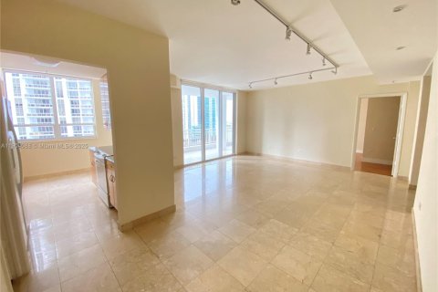 Снять в аренду квартиру в Майами, Флорида 2 спальни, 121.05м2, № 1954850 - фото 12