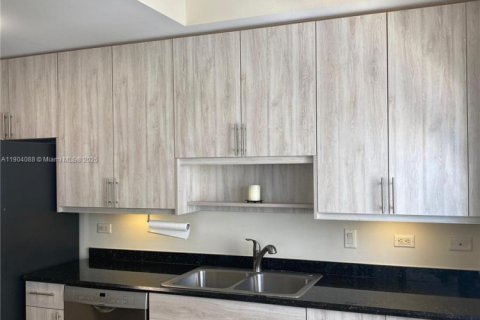 Снять в аренду квартиру в Майами, Флорида 2 спальни, 121.05м2, № 1954850 - фото 28