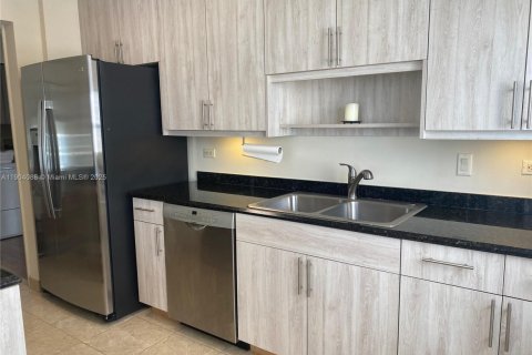 Снять в аренду квартиру в Майами, Флорида 2 спальни, 121.05м2, № 1954850 - фото 24