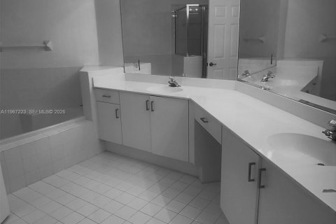 Condominio en venta en Doral, Florida, 3 dormitorios, 194.91 m2 № 2028758 - foto 7