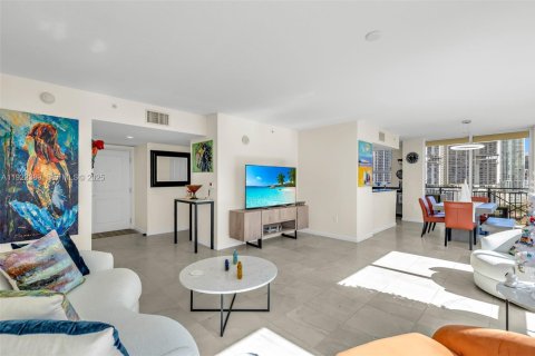 Condo in Fort Lauderdale, Florida, 2 bedrooms № 1986353 - photo 11