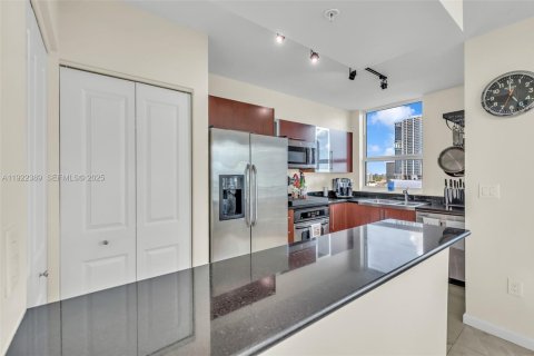 Condo in Fort Lauderdale, Florida, 2 bedrooms № 1986353 - photo 23