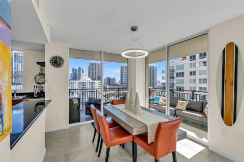 Condo in Fort Lauderdale, Florida, 2 bedrooms № 1986353 - photo 15