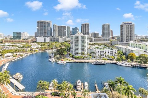 Condo in Fort Lauderdale, Florida, 2 bedrooms № 1986353 - photo 18