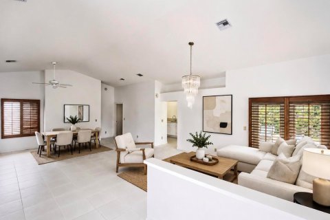 Villa ou maison à louer à Boca Raton, Floride: 3 chambres, 179.02 m2 № 2250684 - photo 3