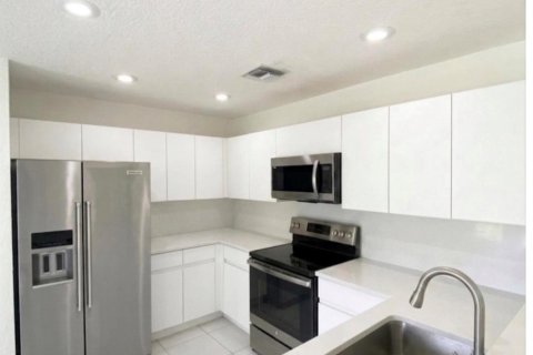 Villa ou maison à louer à Boca Raton, Floride: 3 chambres, 179.02 m2 № 2250684 - photo 4